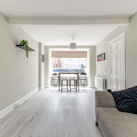 Snug Central Belfast Home, 2 Minutes From Ormeau Park! Exteriör bild