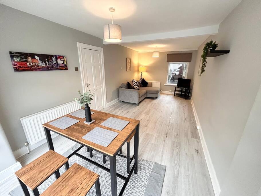 Snug Central Belfast Home, 2 Minutes From Ormeau Park! Exteriör bild