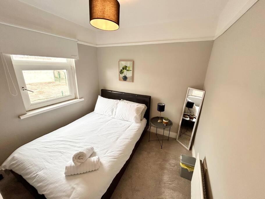 Snug Central Belfast Home, 2 Minutes From Ormeau Park! Exteriör bild