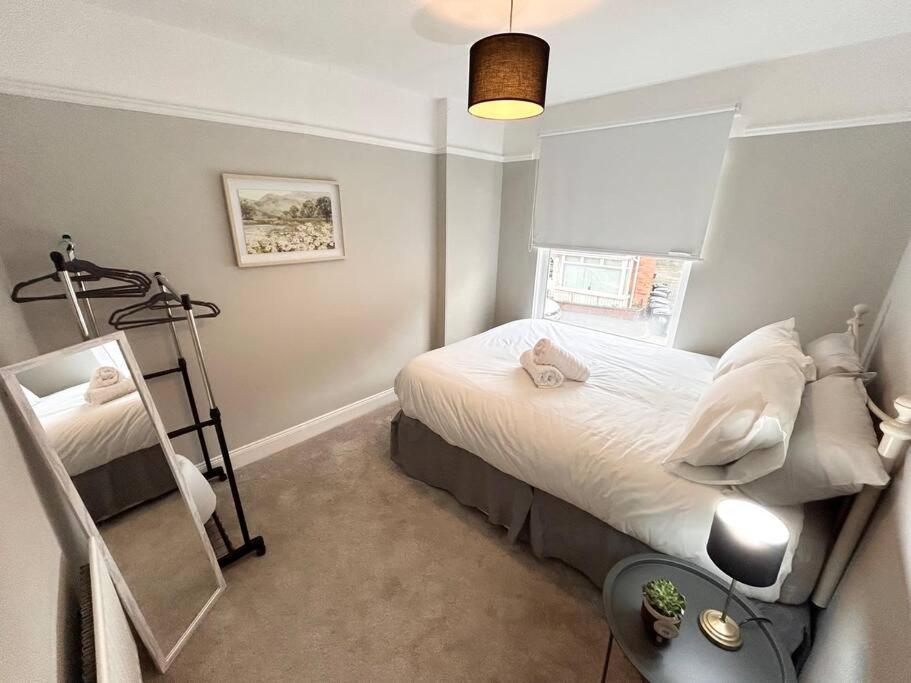 Snug Central Belfast Home, 2 Minutes From Ormeau Park! Exteriör bild