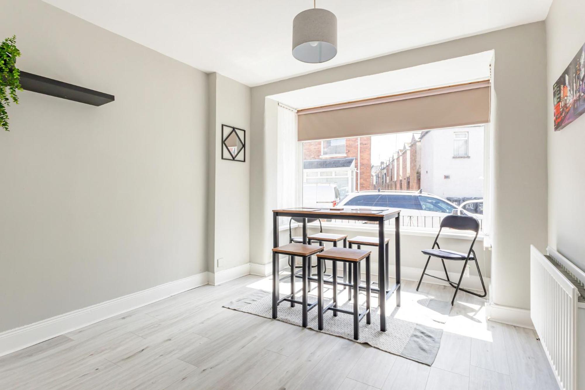 Snug Central Belfast Home, 2 Minutes From Ormeau Park! Exteriör bild